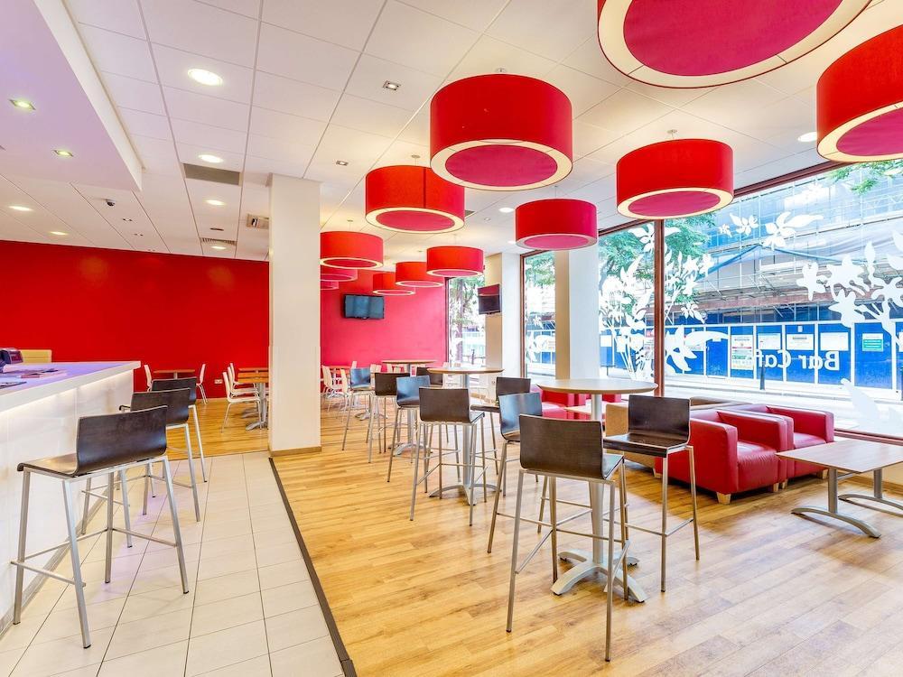 Travelodge London Woolwich Exterior photo
