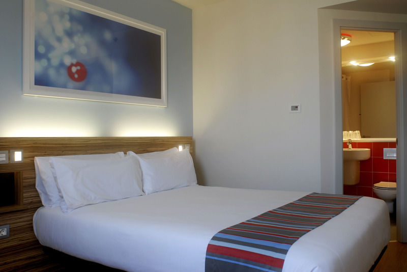 Travelodge London Woolwich Exterior photo