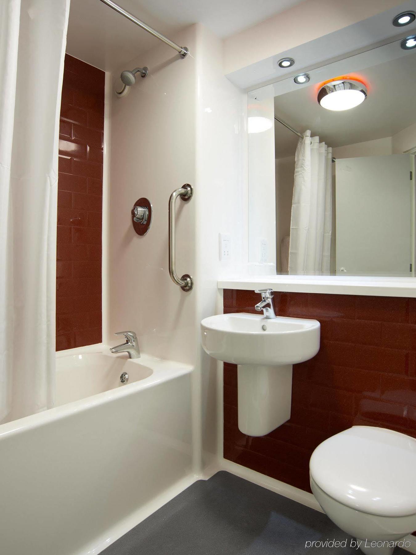 Travelodge London Woolwich Exterior photo