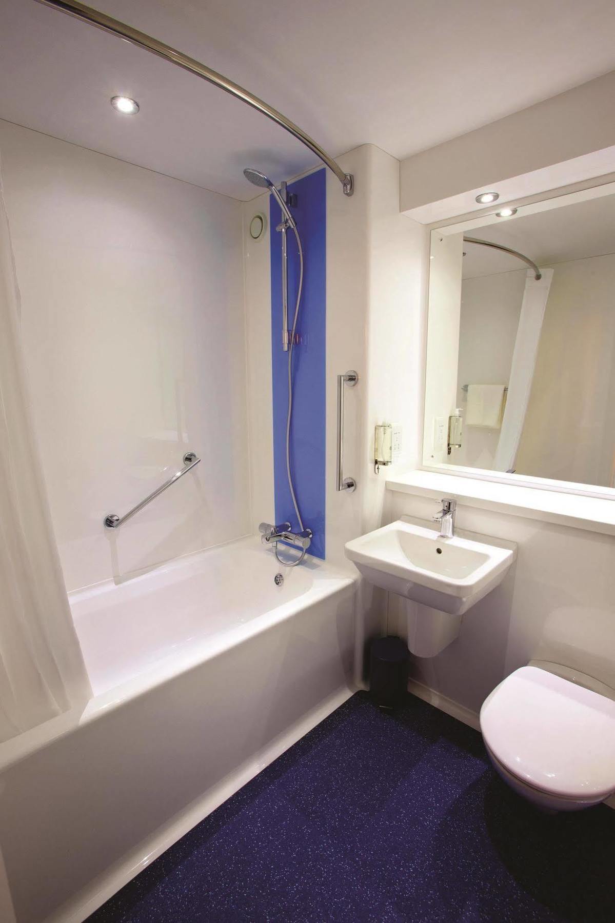 Travelodge London Woolwich Exterior photo