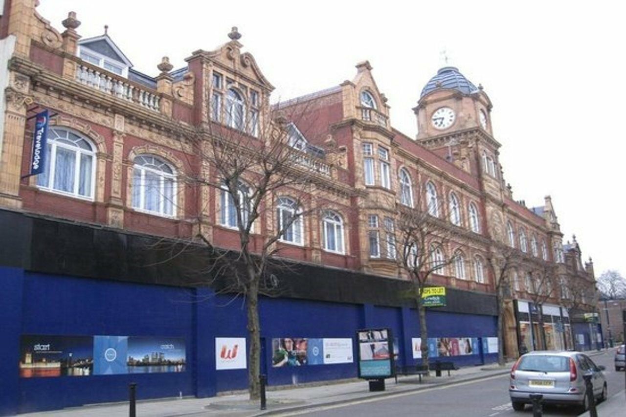 Travelodge London Woolwich Exterior photo